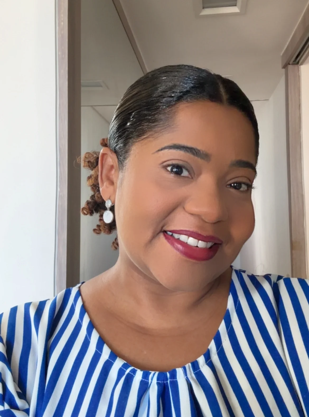 Fotografia da autora Rebeca da Penha sorrindo